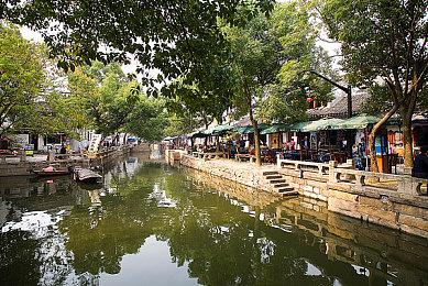 叙事模拟游戏《标准模型》现已登录Steam平台 预计2025年推出